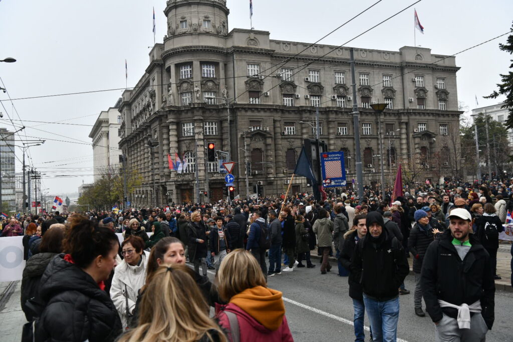 1762858873-Protest-ispred-Generalstaba-foto-goran-srdanov-nova-rs-26-1024x683.jpg