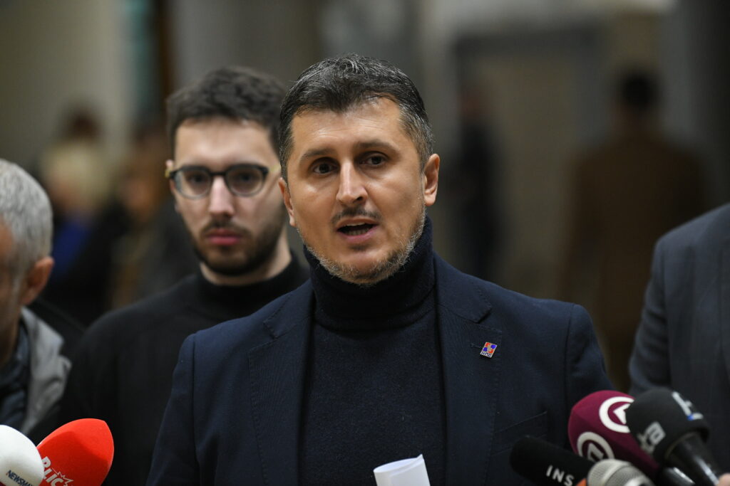 Beograd, 22.12.2025. Konferencija za medije, KZŠ pred početak sednice Skupštine grada, Narodni pokret Srbije Foto: Marko Ljutica