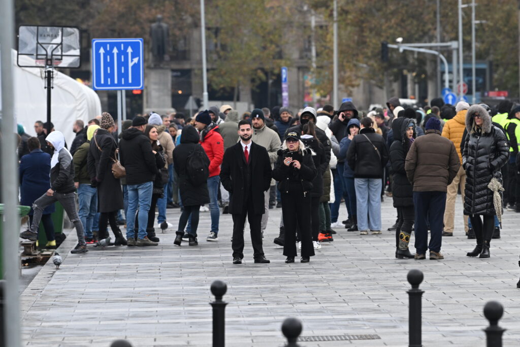 Beograd 26.11.2025. Uklonjen, srušen šator na ulazu u Skupštinu Srbije. Plato ispred Skupštine Srbije, ćacilend, Skupština Srbije, posle tuče Foto: Marko Ljutica