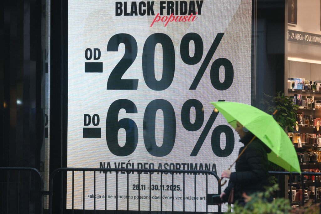 Beograd, 28.11.2025. Knez Mihailova, Black friday, Crni petak, cene, popust, popusti Foto: Filip Krainčanić/Nova.rs