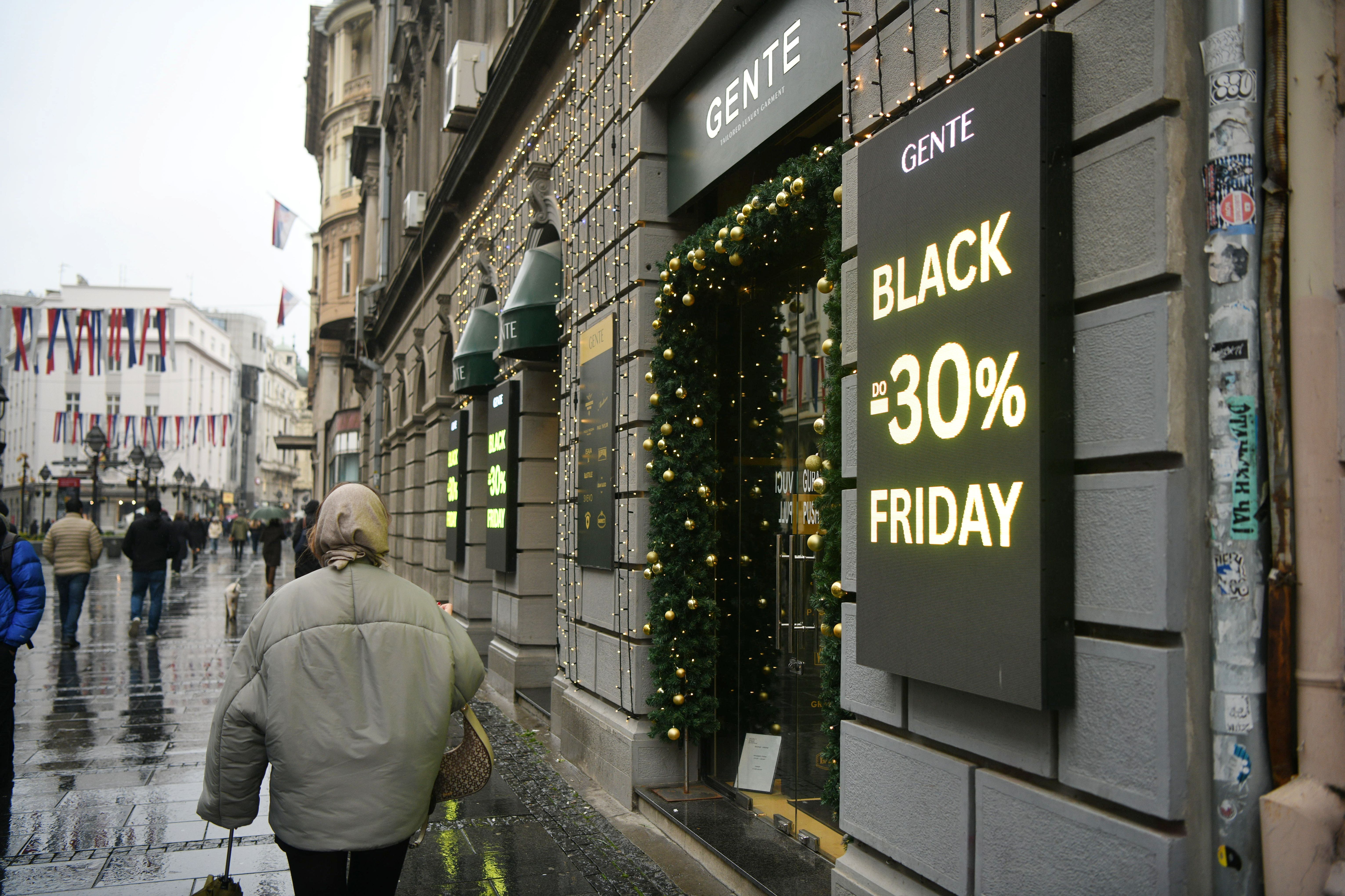 Beograd, 28.11.2025. Knez Mihailova, Black friday, Crni petak, cene, popust, popusti Foto: Filip Krainčanić/Nova.rs