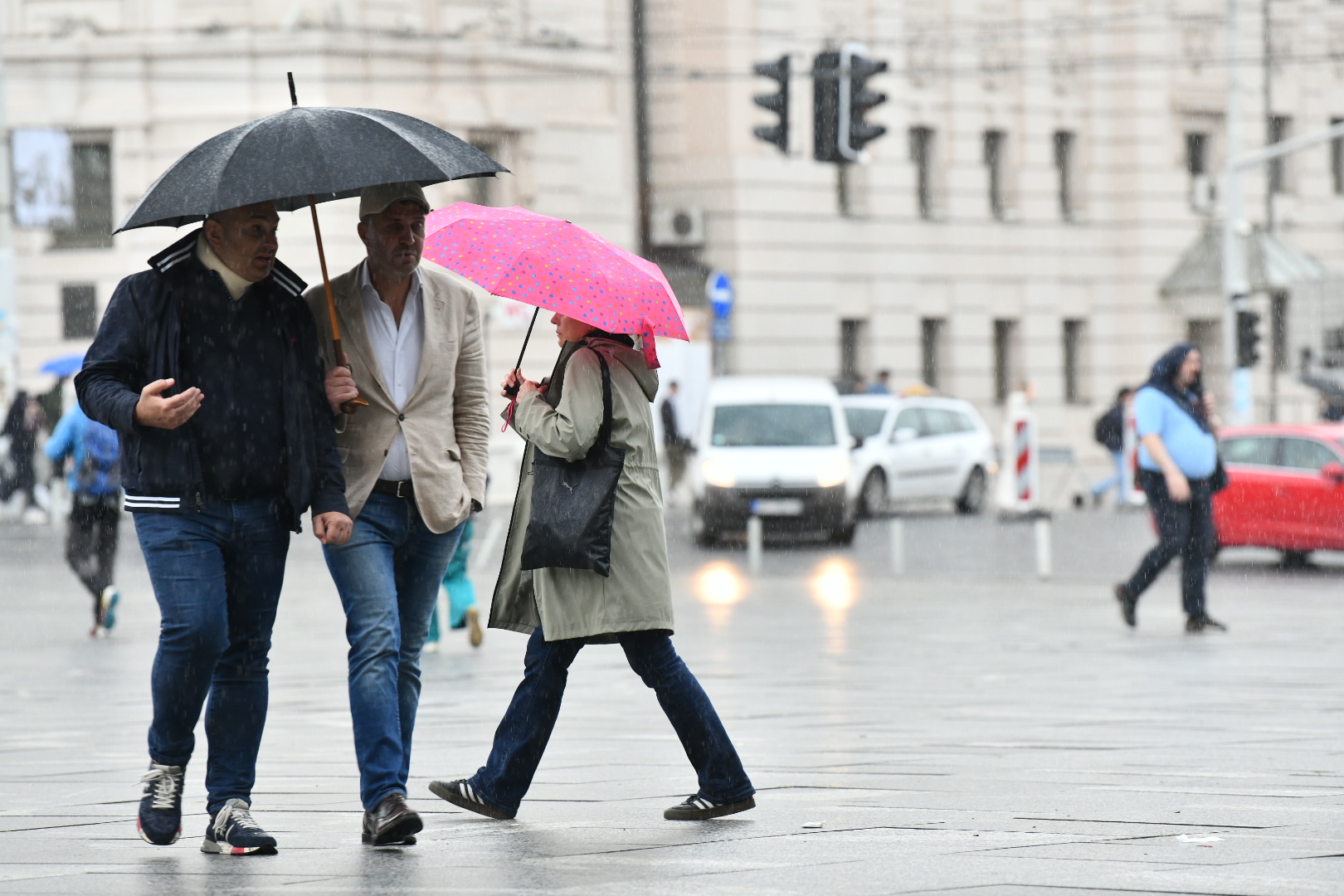 Beograd 21.05.2025. Kiša, pljusak, nevreme, prolećna kiša, vremenska prognoza, vreme, Trg Republike Foto: Vesna Lalić/Nova.rs