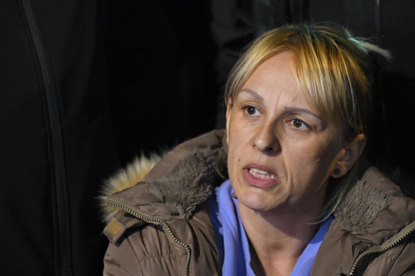 Beograd 17. novembar 2025. Obraćanje javnosti Dijane Hrke koja 16. dana štrajkuje glađu ispred Skupštine Srbije Foto:Marko Ljutica