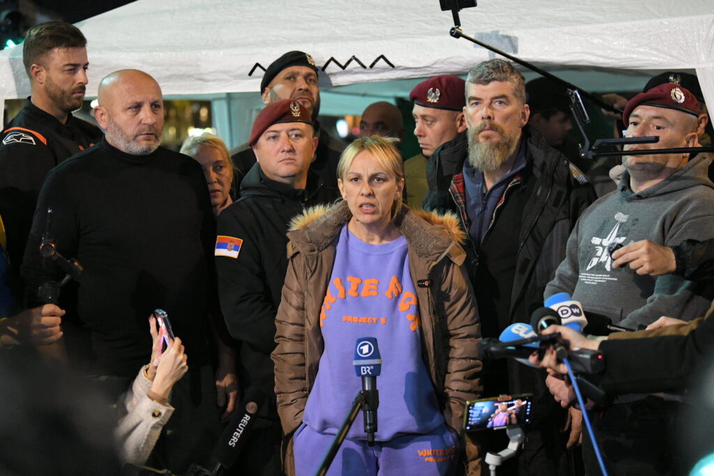 Beograd 17. novembar 2025. Obraćanje javnosti Dijane Hrke koja 16. dana štrajkuje glađu ispred Skupštine Srbije Foto:Marko Ljutica
