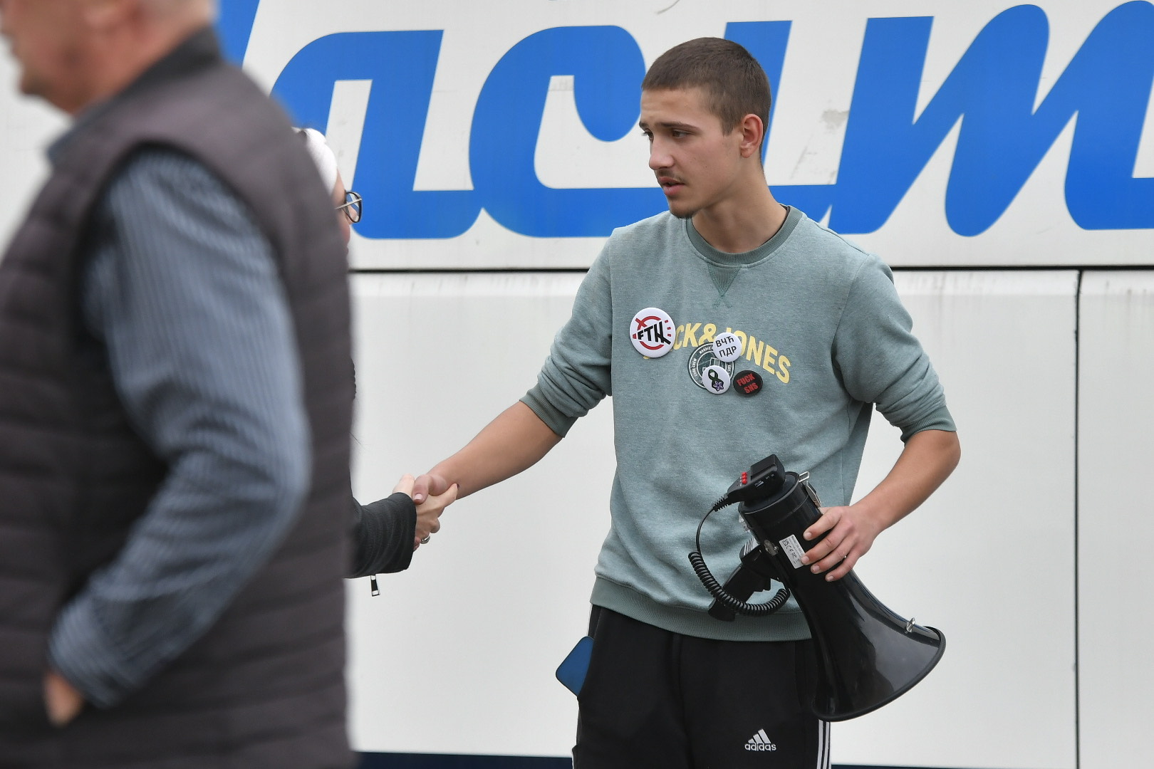 Novi Sad, 17.11.2025. Milan Jaćimović sin Milomira Jaćimovića , Jaćimovićev autobus Foto: Nova.rs- Nenad mihajlovic poslao