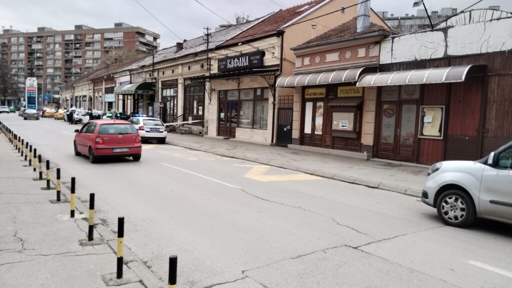 Niš 30. mart 2025. Mesto na kome je napadnuta dekanka Filozofskog fakulteta u Nišu Natalija Jovanović policija Foto:Miljana Isailović/Nova.rs