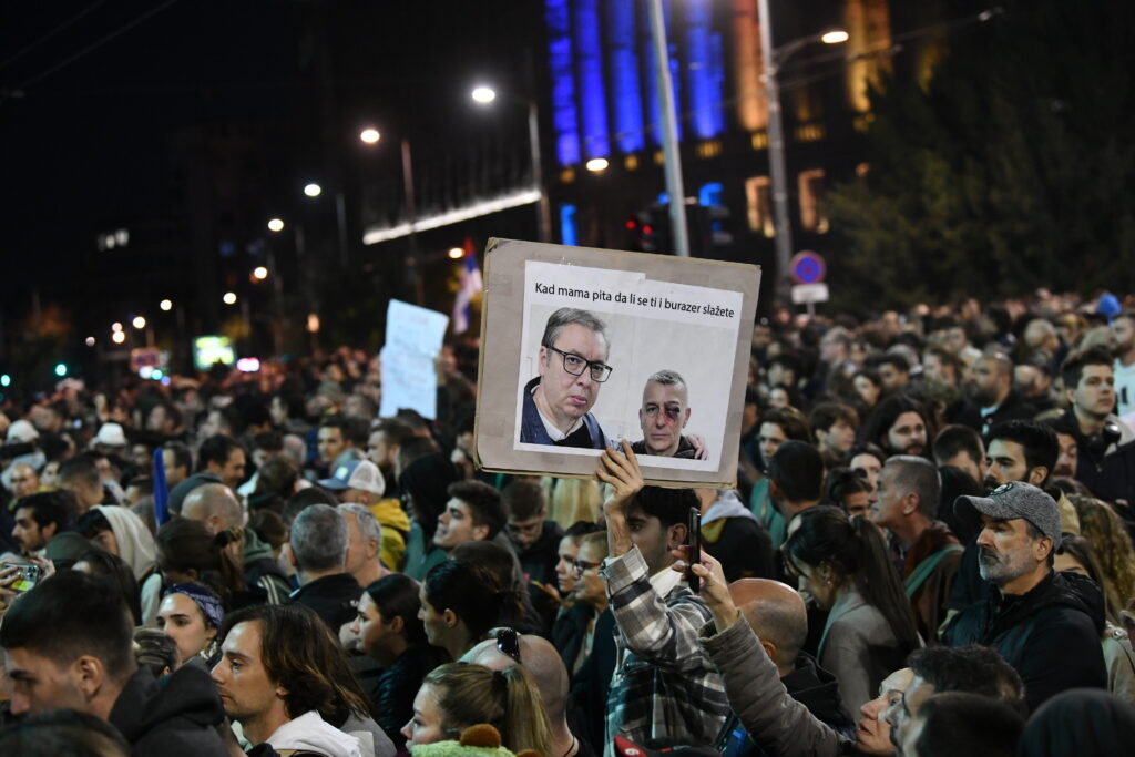 Beograd 05. novembar 2025. Skup podrske Dijani Hrki koja cetvrti dan strajkuje gladju ispred skupštine Srbije Foto:Goran Srdanov/Nova.rs