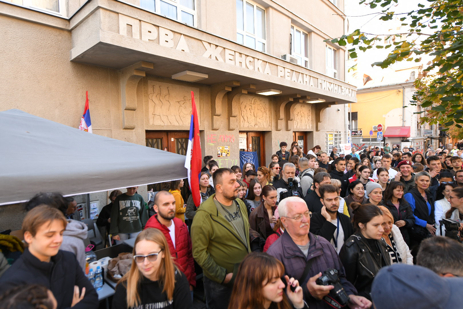 Novopazarci ispred pete beogradske gimnazije Amir Hamzagić Nova rs (3)
