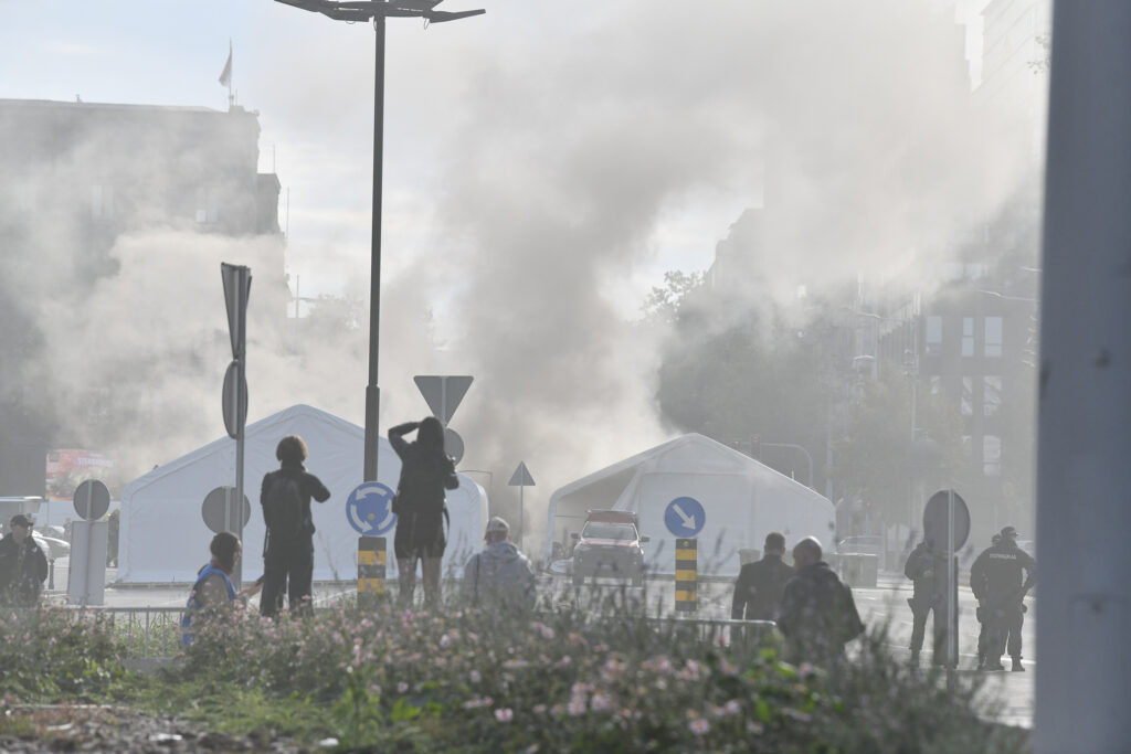 Beograd 22.10.2025. Požar ispred skupštine, ćacilend gori
