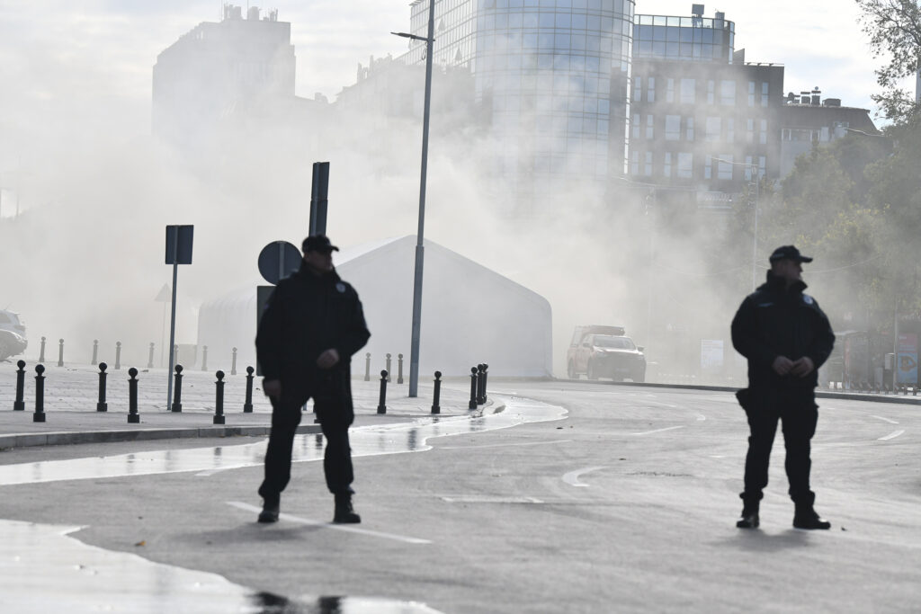 Beograd 22.10.2025. Požar ispred skupštine, ćacilend gori
