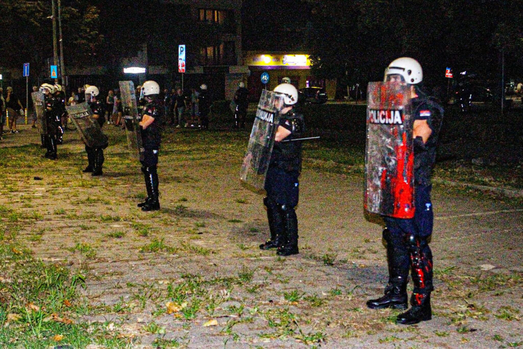 Mesto: Pančevo
Datum: Fri Aug 15 22:55:52 CEST 2025
Dogadjaj: DRUŠTVO - protest večeras u Pančevu - intervencija policije
Fotoreporter: Relja Jarkovački
Izvor: FoNet