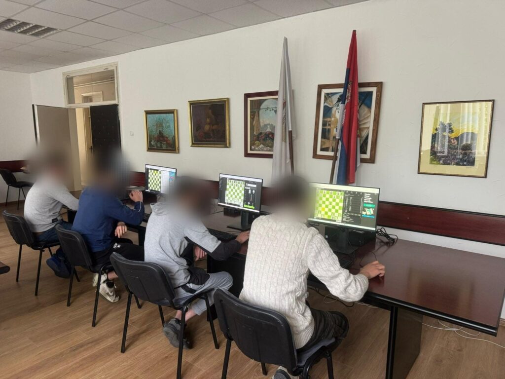1760619124-FOTO-UIKS-sticenici-VP-Doma-u-Krusevcu-na-Svetskom-prvenstvu-u-onlajn-sahu-1024x768.jpg