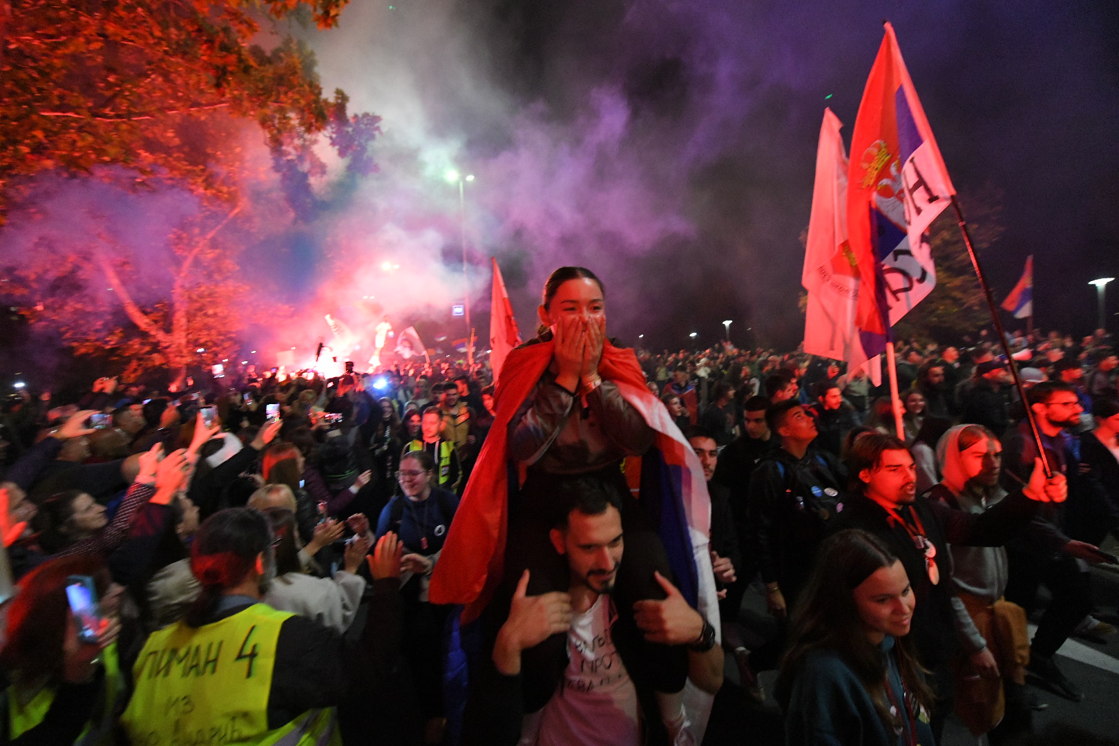 Novi Sad 31.10.2025. Beograđani, najduža kolona pešaka. Građani dočekuju studente koji pešače do Novog Sada kako bi pristustvovali komemorativnom skupu 01. novmebra. Studenti, doček, građani Foto: Amir Hamzagić/Nova.rs