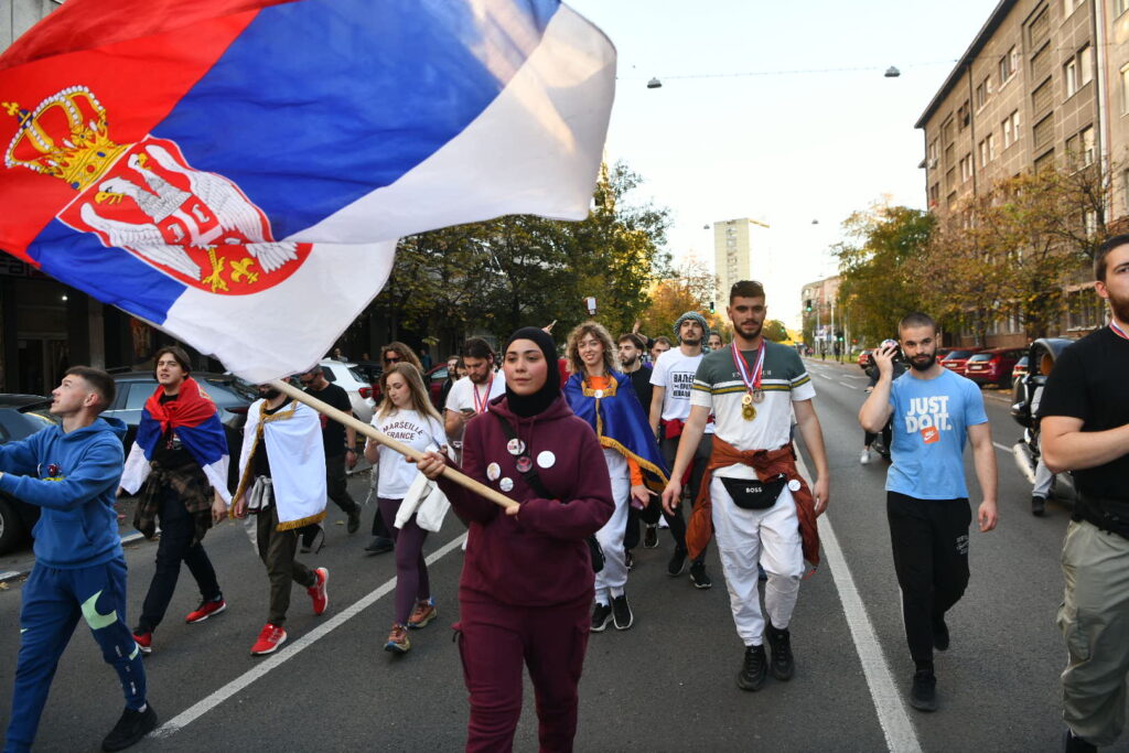 Beograd 29.10.2025. Studenti koji pešače od Novog Pazara do Novog Sada, stigli u Zemun, studenti dočekani u Zemunu, doček u Zemunu Foto: Goran Srdanov/Nova.rs
