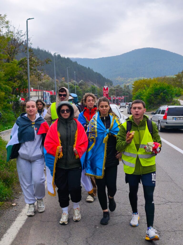 Studenti iz Novog Pazara pešače ka Magliču