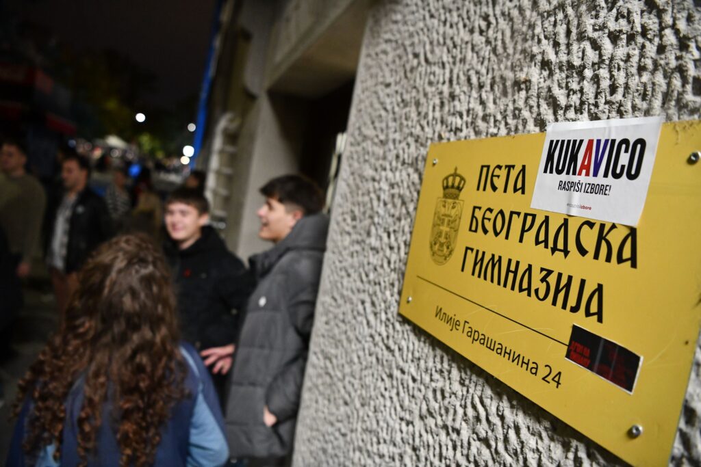 Beograd, 13.10.2025. V beogradska gimnazija, Peta gimnazija, Blokada, Učenici Pete beogradske gimnazije proglasili su fizičku blokadu koja će trajati dve nedelje, počevši od večeras. Foto: Goran Srdanov/Nova.rs