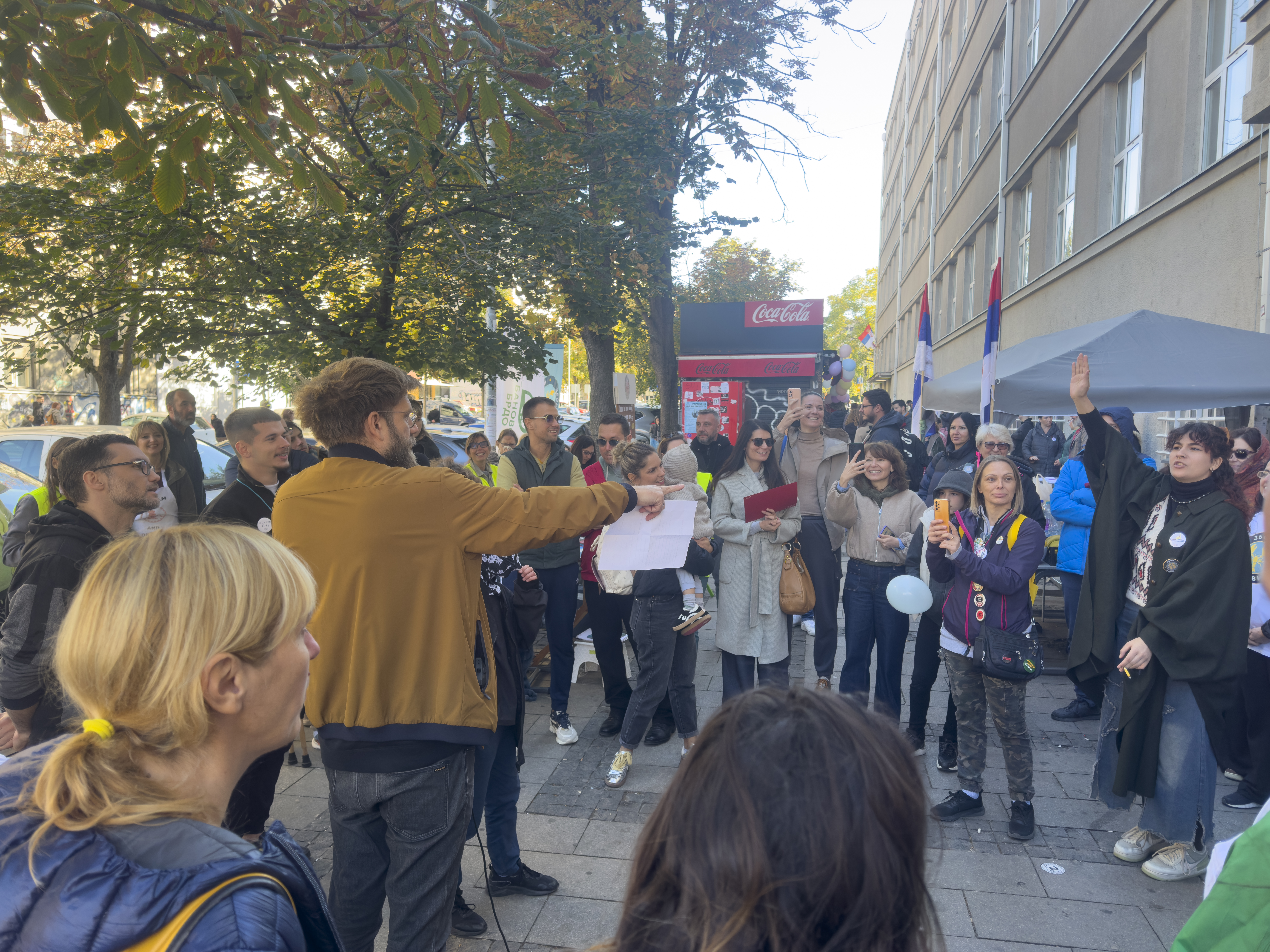 Beograd 19.10.2025. Bazar ispred Pete beogradske gimanzije, Peta beogradska gimanzija, bazra, prikupljanje sredstava Foto: Vladislav Mitić/Nova.rs