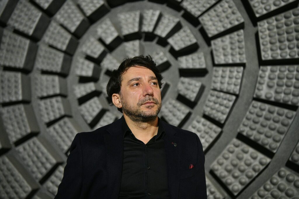 Beograd, 7.11.2025. Senad Šahmanović, crnogorski reditelj Foto: Filip Krainčanić/Nova.rs