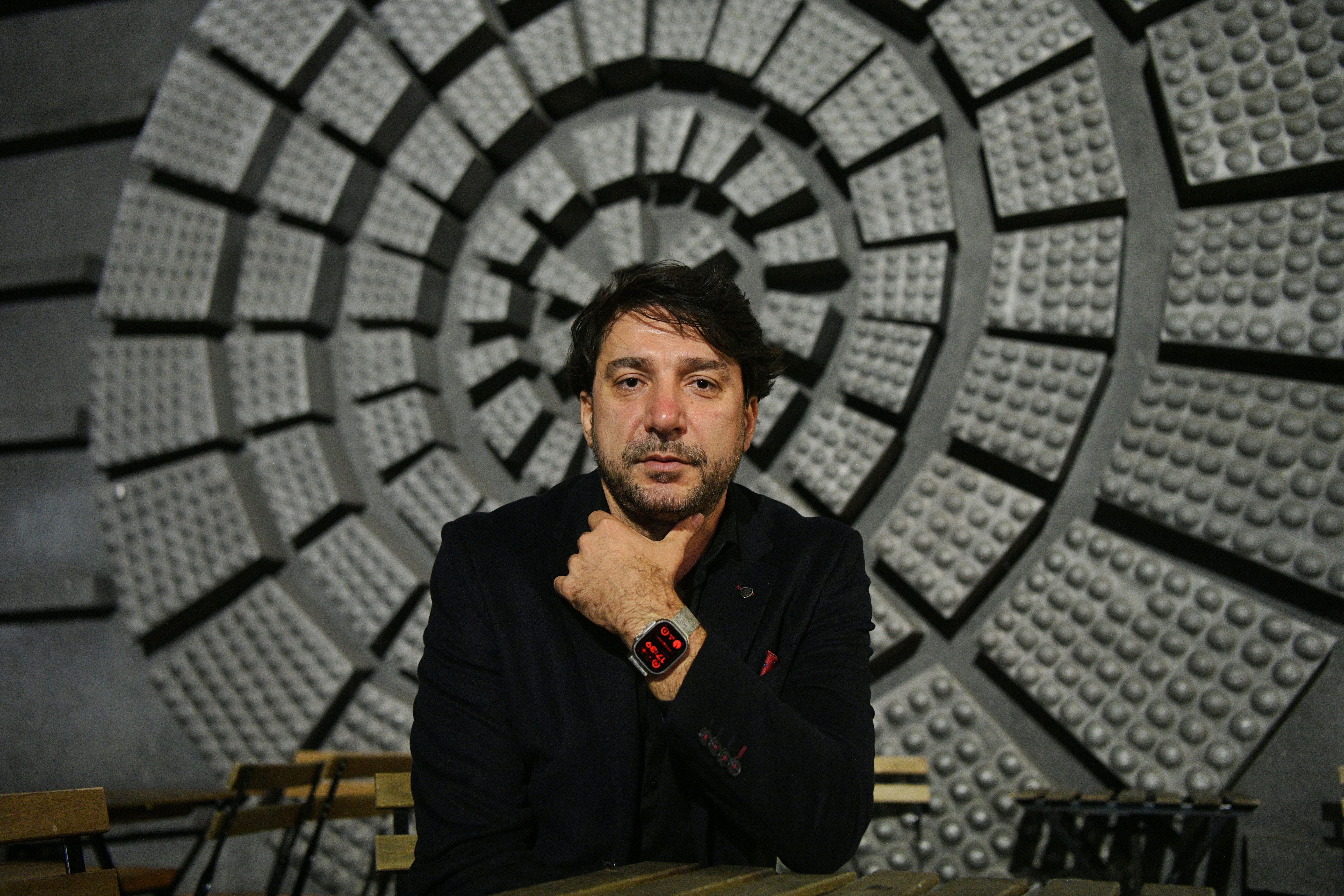 Beograd, 7.11.2025. Senad Šahmanović, crnogorski reditelj Foto: Filip Krainčanić/Nova.rs