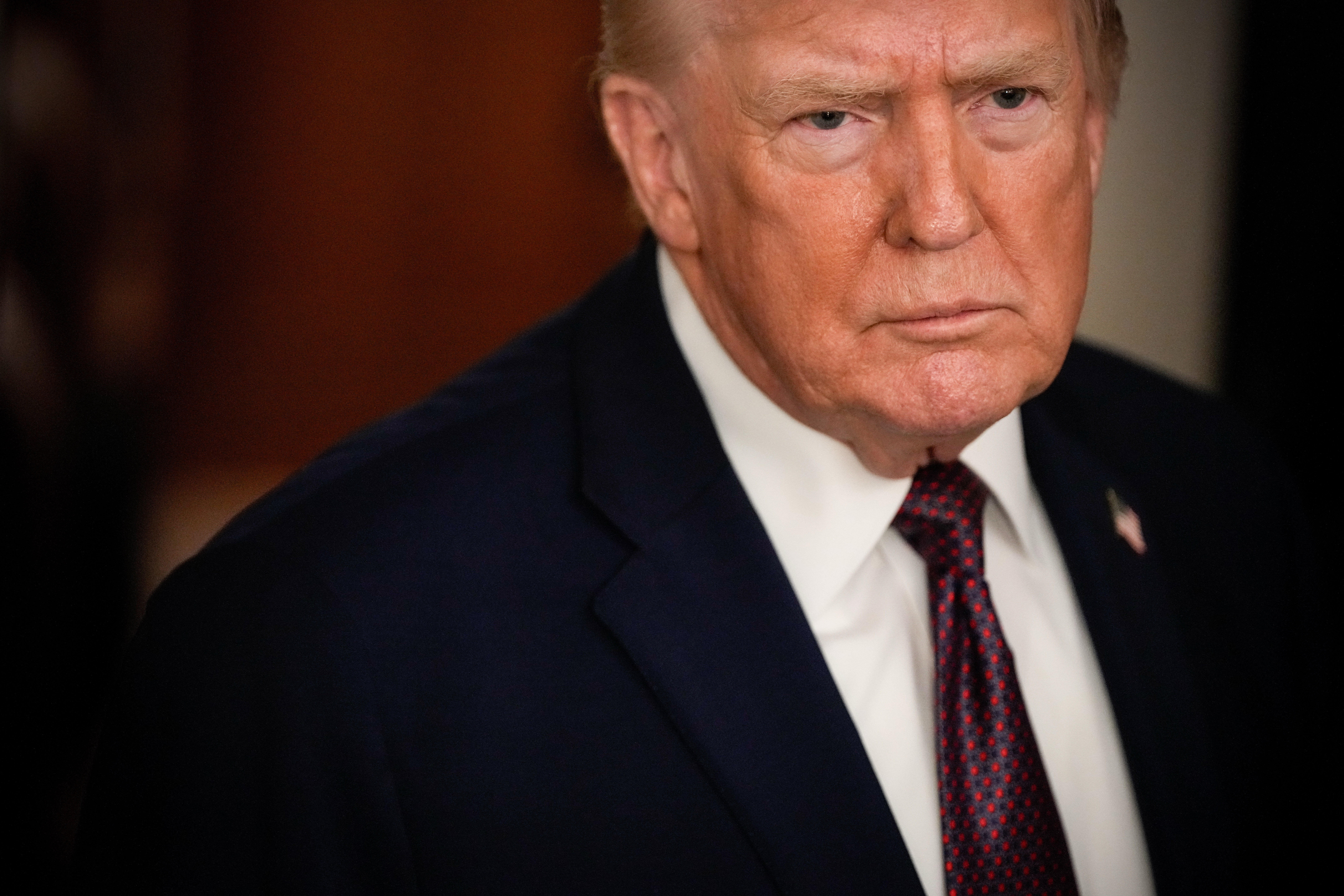 President Donald Trump speaks to reporters while in flight on Air Force One to Joint Base Andrews, Md., Sunday, Jan. 11, 2026. (AP Photo/Julia Demaree Nikhinson)