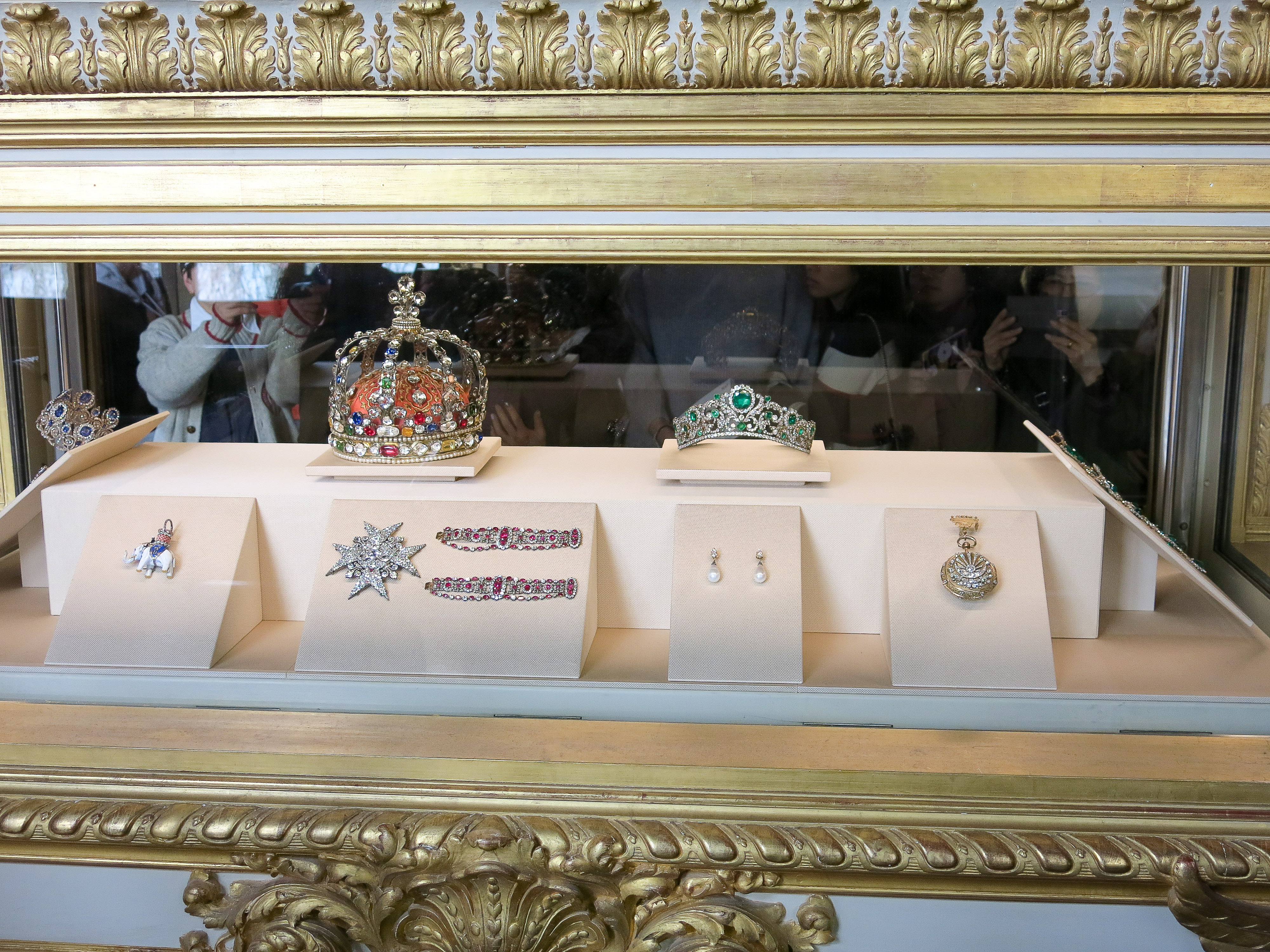 French,"crown,Jewels",At,The,Louvre,In,Paris,,France,,April
