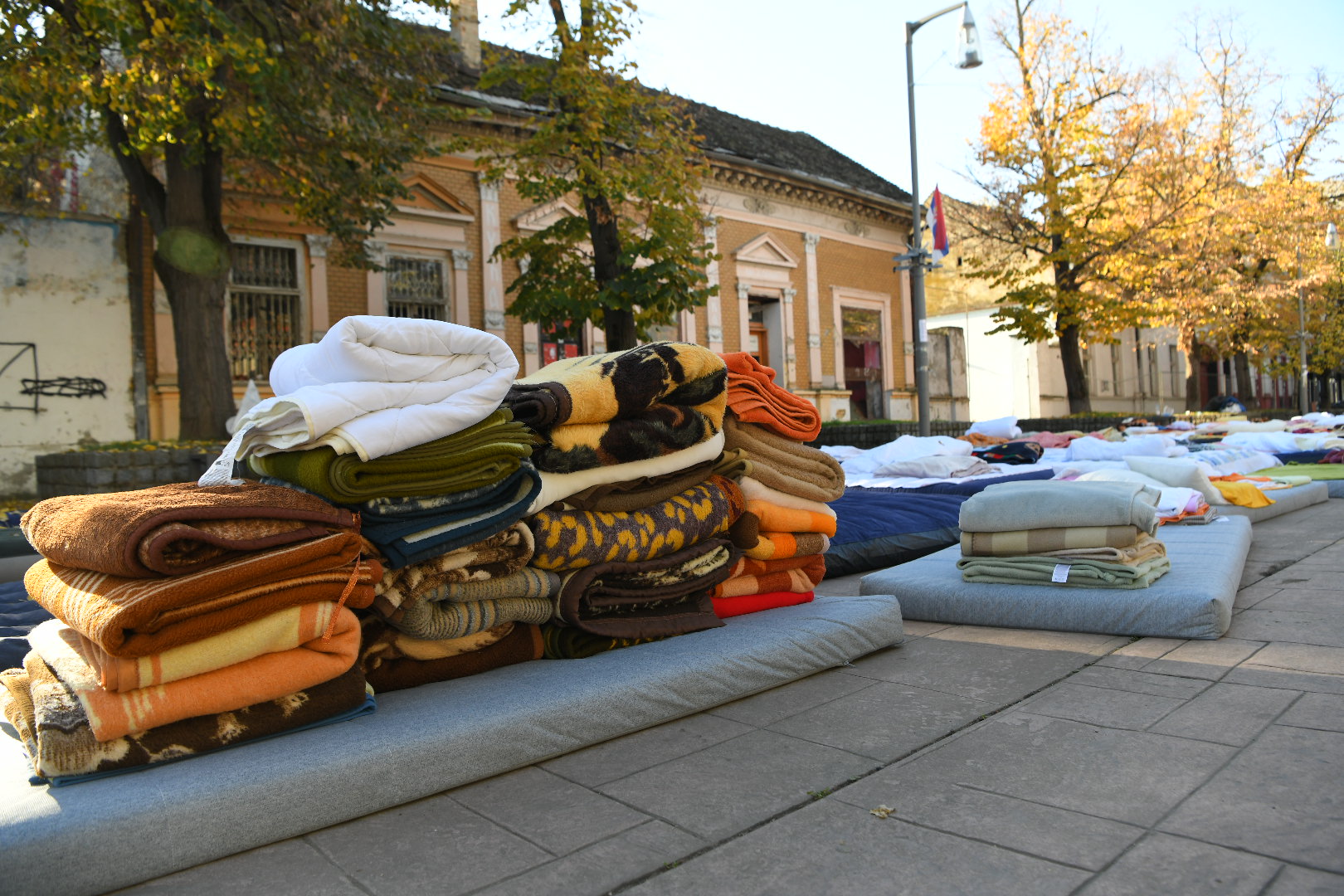 Inđija 31.10.2025. Studenti Inđija, spavanje, buđenje, protest, šetnja, kreveti na ulici