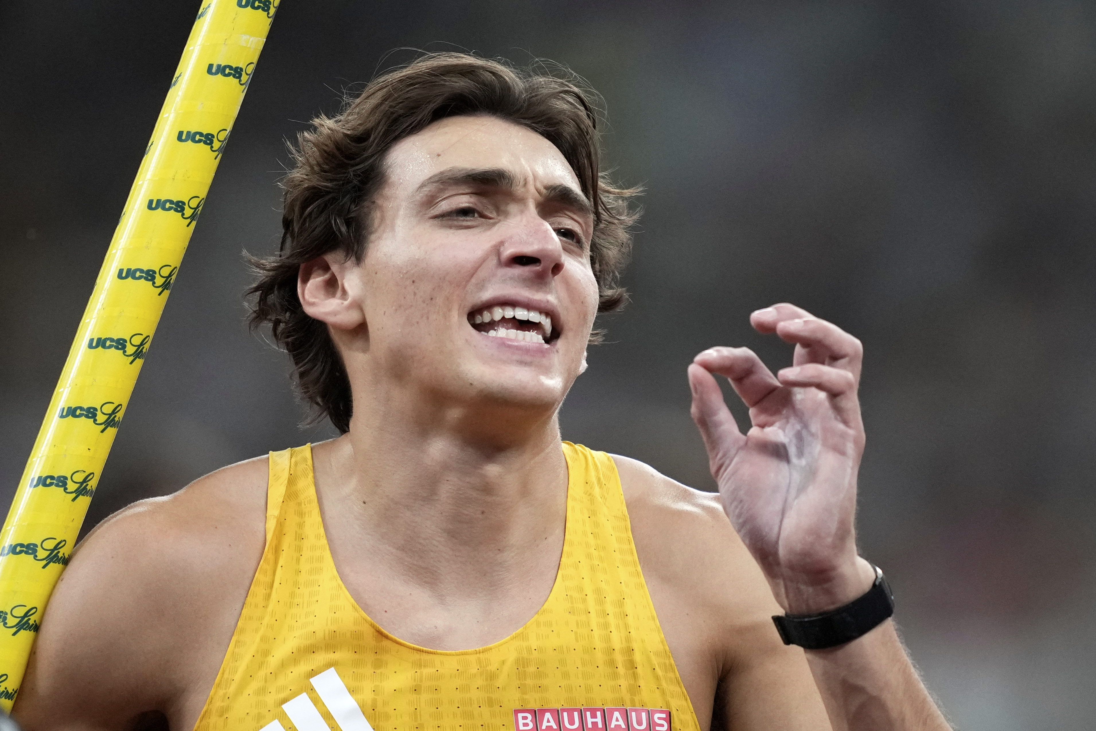 Sweden's Armand Duplantis reacts after narrowly failing in a world record attempt in the men's pole vault final at the World Athletics Championships in Tokyo, Monday, Sept. 15, 2025. (AP Photo/Louise Delmotte)