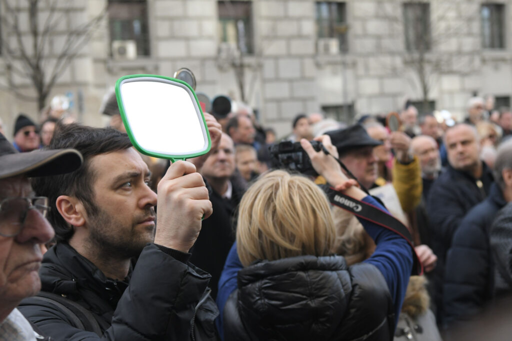 Beograd 05.02.2024. Apelacioni sud, protest zbog oslobađajuće presude zbog ubistva Slavka Ćuruvije Foto: Goran Srdanov/Nova.rs