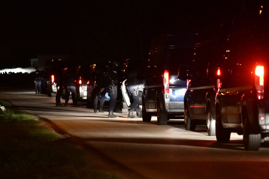 masakr kod Mladenovca, hronika, Mladenovac, policija, ubistvo, ubistva, specijalne jedinice policija sa psima