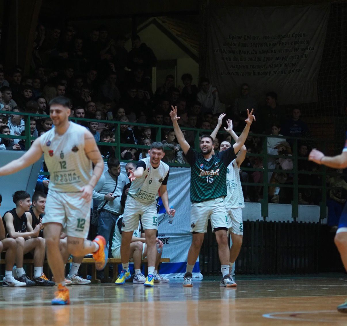 Humanitarna utakmica košarkaša i fudbalera Železničara iz Inđije