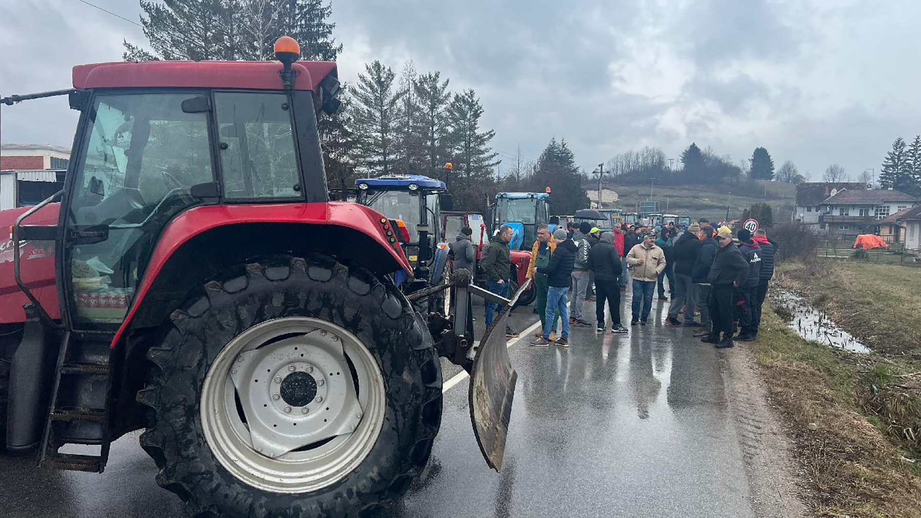 protest i blokada poljoprivrednika u Takovu FoNet Nebojša Jovanović (8).jpeg
