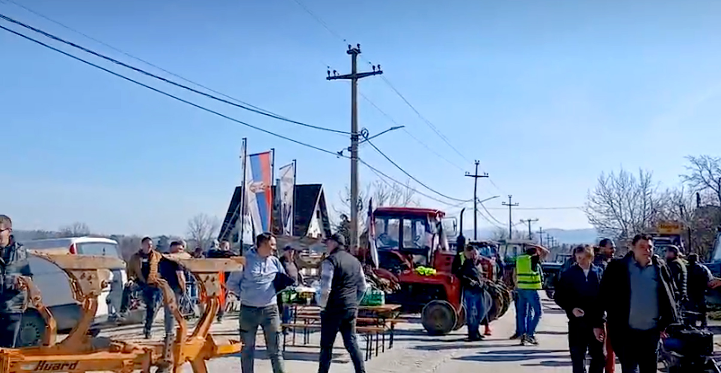 Incident u Mionici Pokušaj probijanja blokade napad na veterana - intervenisala policija foto N1.jpg