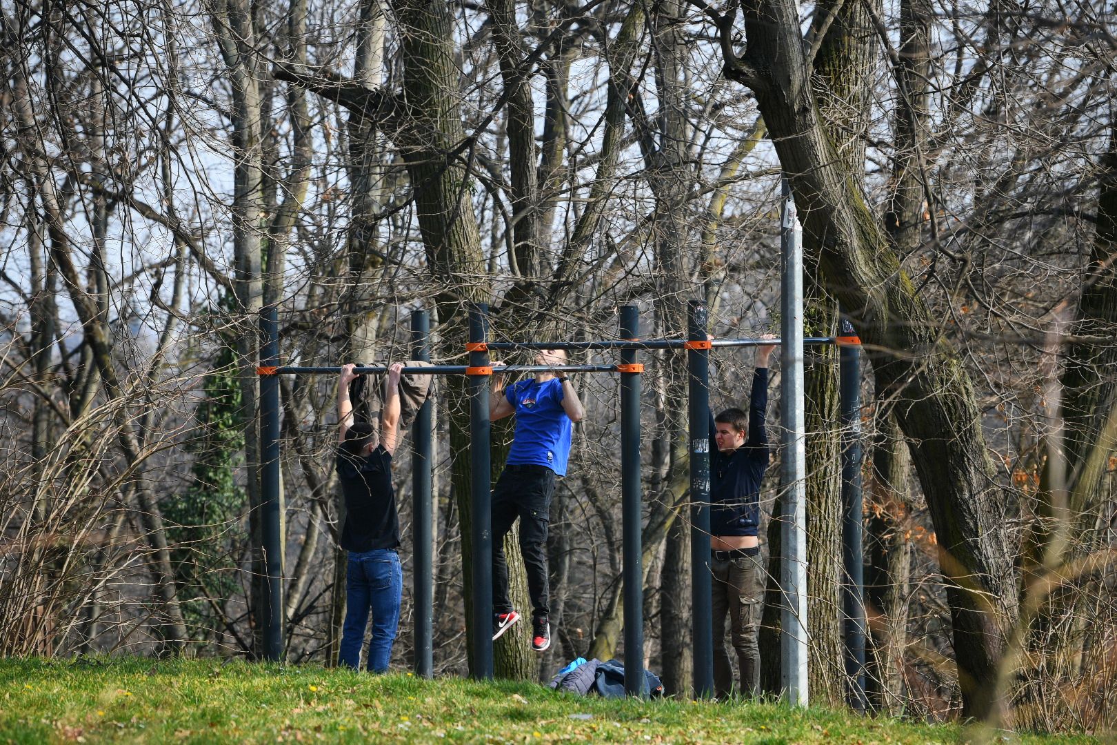 Beograd 05.03.2026. Proleće, lepo vreme, Košutnjak, teretana na otvorenom, vežbanje, vežba, fizičko, fičer, pokrivalica, ilustracija Foto: Filip Krainčanić/Nova.rs