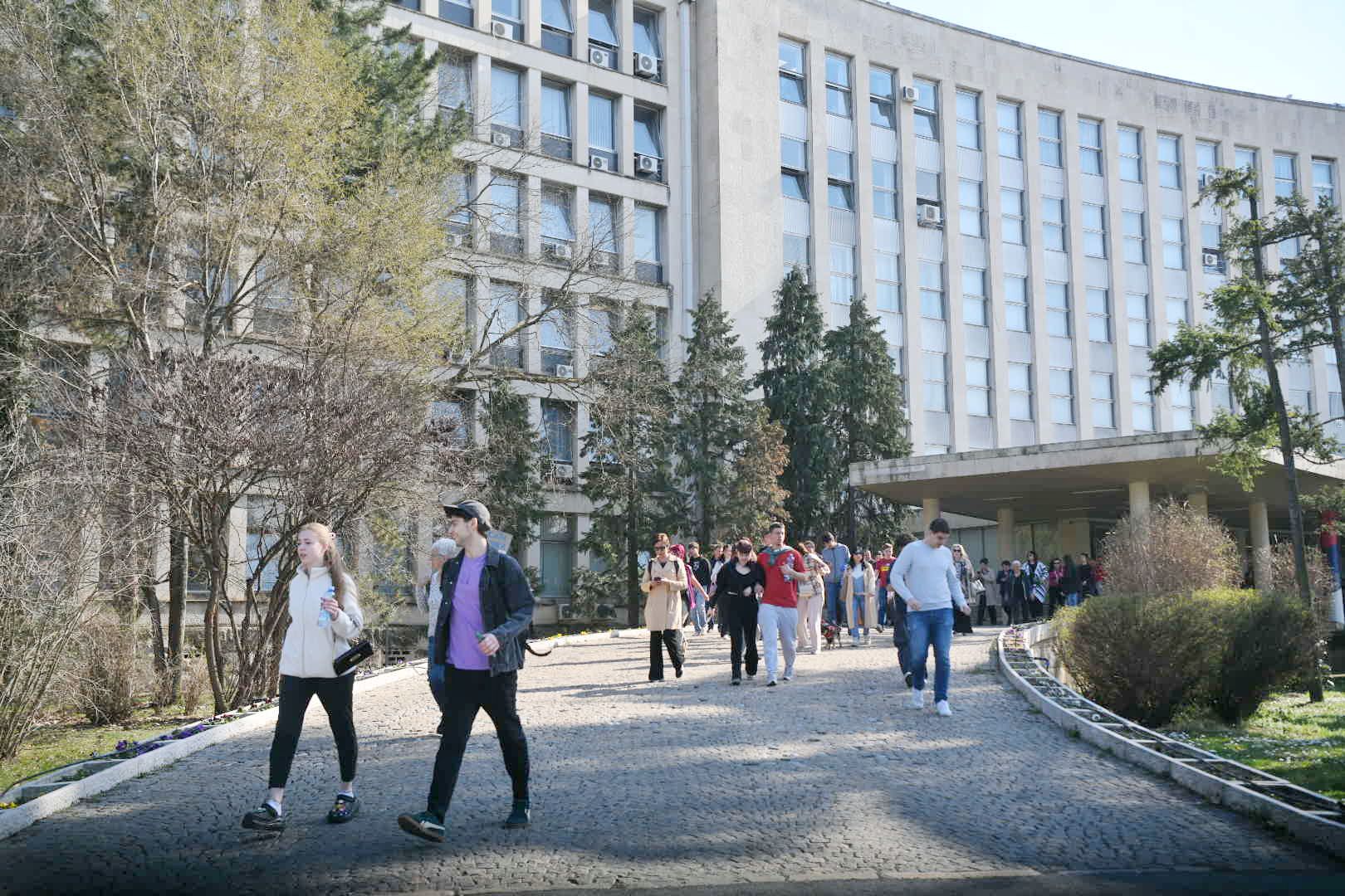 Beograd 12.03.2026. Luka Pešić, student, pušten, bio priveden u zgradu SIV 1 Foto: Filip Krainčanić/Nova.rs