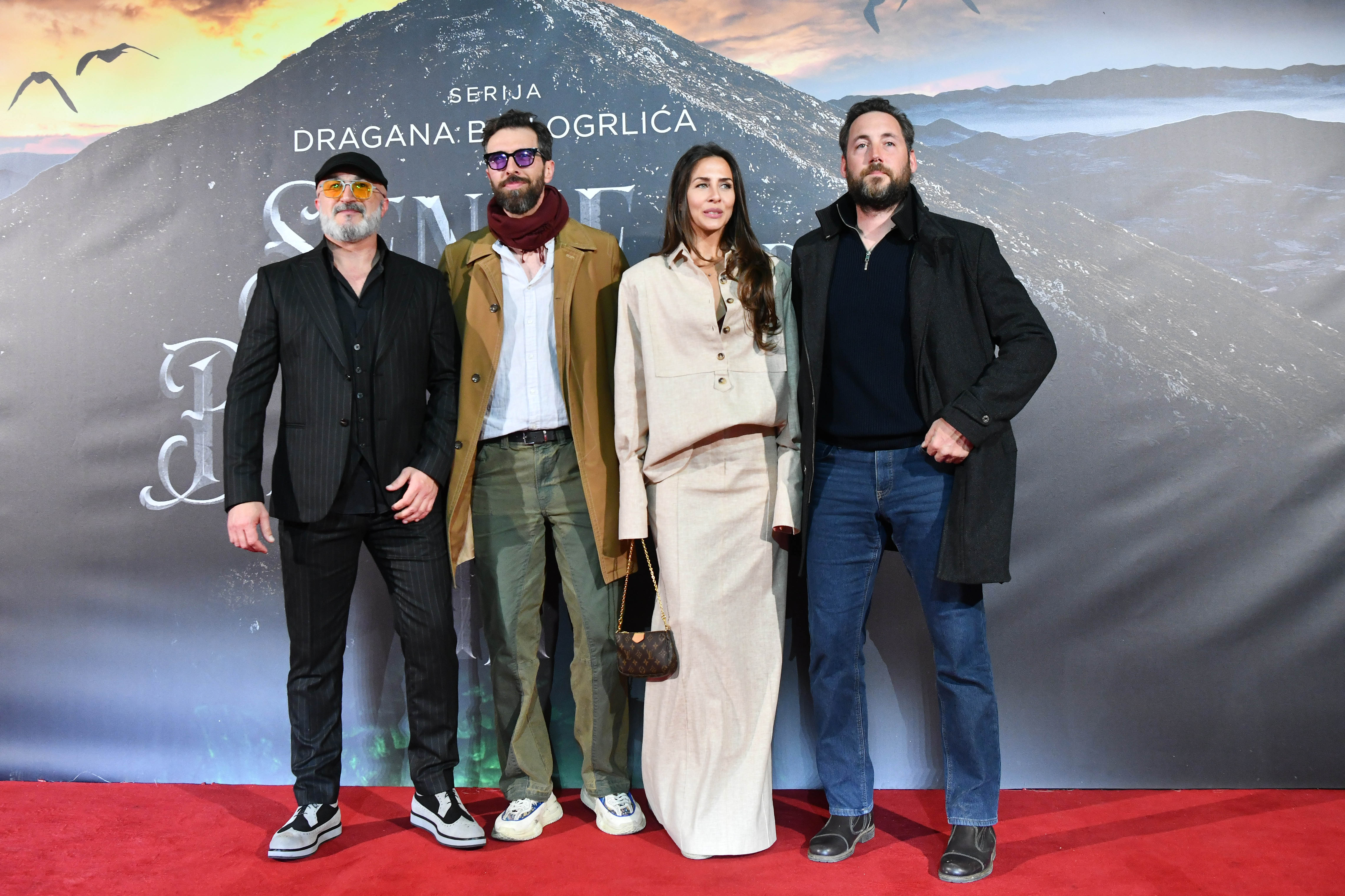Beograd 16.03.2026. Dušan Kovačević, Milivoje Obradović, Ivana Dudić, Petar Strugar. Premijera prve epizode treće sezone domaće serije Senke nad Balkanom, u MTS dvorani. Serija Senke nad Balkanom 3, premijera, prva epizoda Foto: Goran Srdanov/Nova.rs