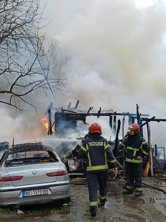 požar čukarica  ulica milorada jovanovića foto jovan mladenović nova rs (3).jpeg