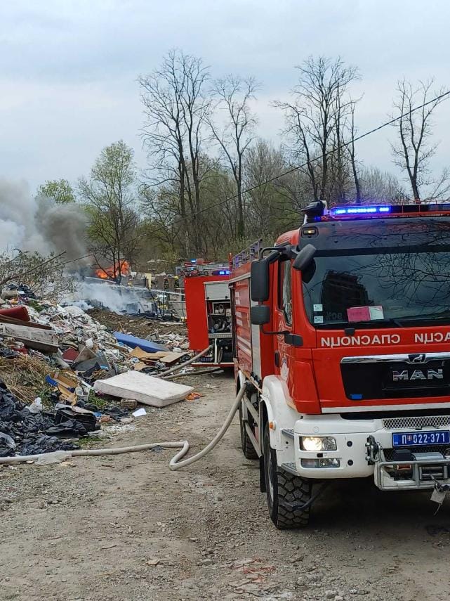 požar čukarica  ulica milorada jovanovića foto jovan mladenović nova rs (18).jpeg