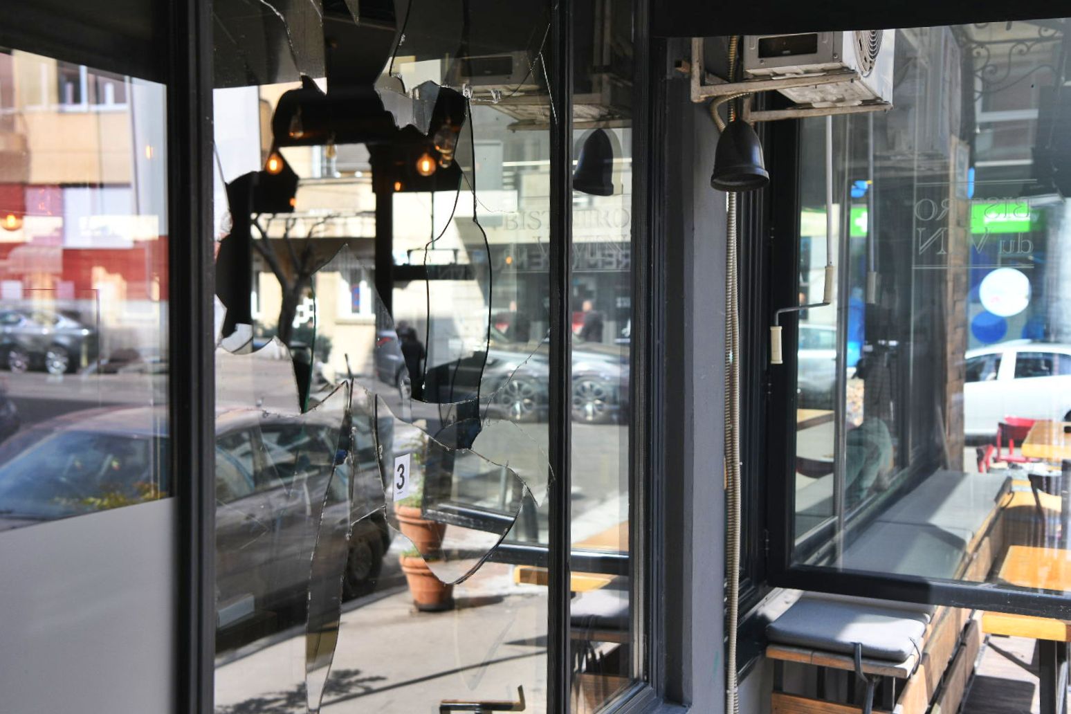 Beograd 23.03.2026. Bistro du Vin, Njegoševa 52, vračar, bačen molotovljev koktel, hronika Foto: Filip Krainčanić/Nova.rs