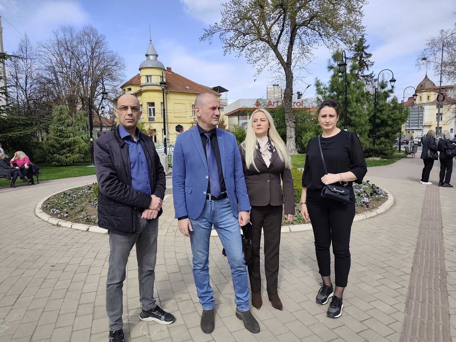 Roditelji ubijenog dečaka Andreja Simića foto Miljana Isailović Nova rs.jpg