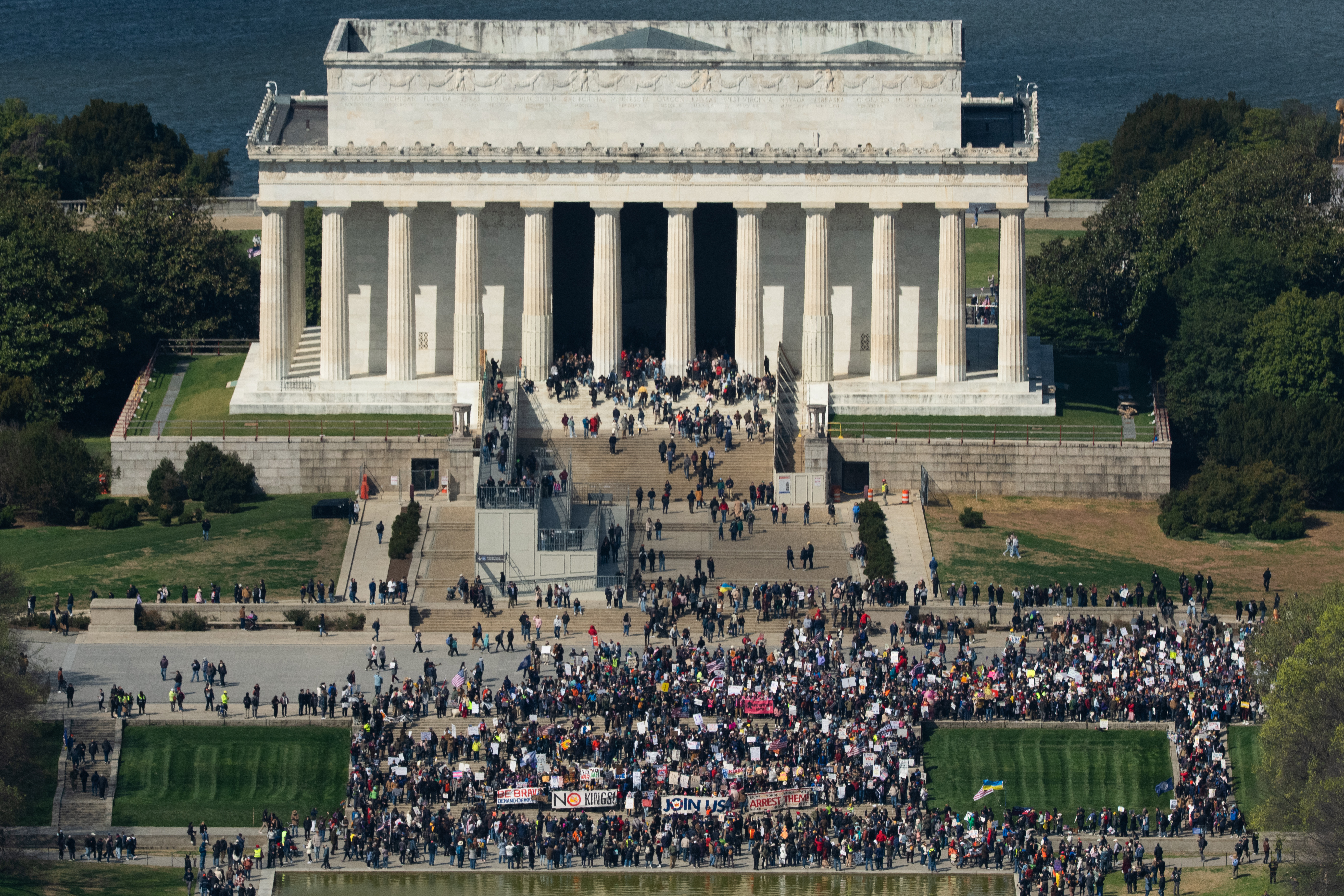 Demonstracije protiv Trampa bae5d9cc92f74866884f056dbbe8a1f1--1--0bb9b0ae11c0430f9e163f9949738728.jpg