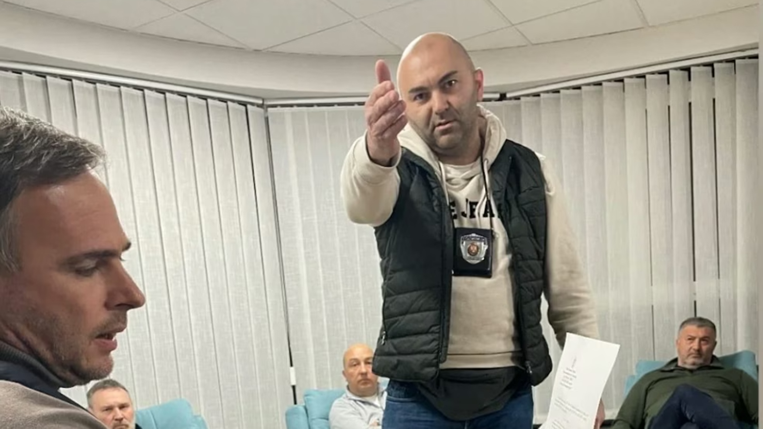 Upad policije u Policija upala u prostorije Aleksićevog NPS u Beogradu narodni pokret srbije