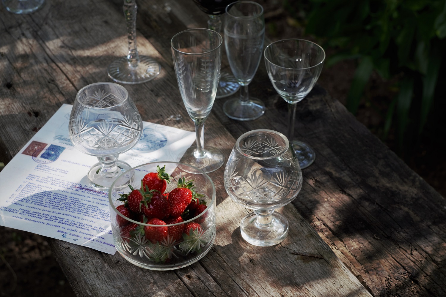 Vintage kolekcija Paracinsko staklo 1930 uradjena sa starim majstorima u okviru inicijative Kreativno staklo Srbije, foto Kreativno staklo Srbije.jpg