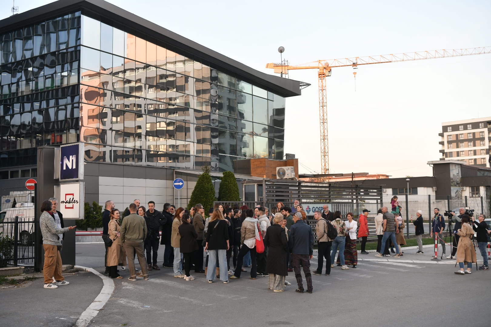 Beograd 06.04.2026. Spontano okupljanje, spontani protest zaposlenih na televiziji N1, zaposleni, televizija N1 Foto: Goran Srdanov/Nova.rs