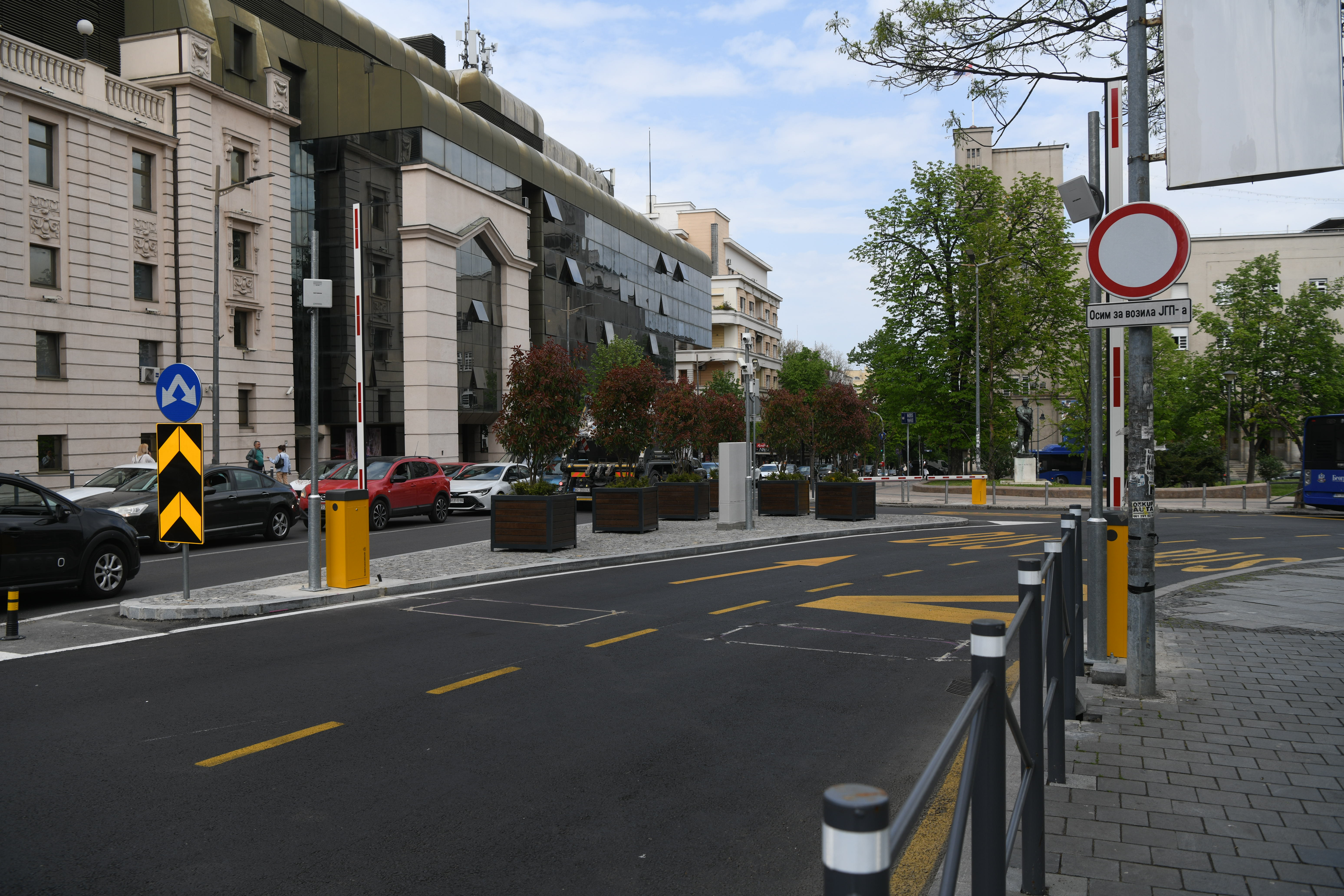 Beograd 15.04.2026. Rampa, staklenac, trg republike, rampa kod staklenca za autobuse