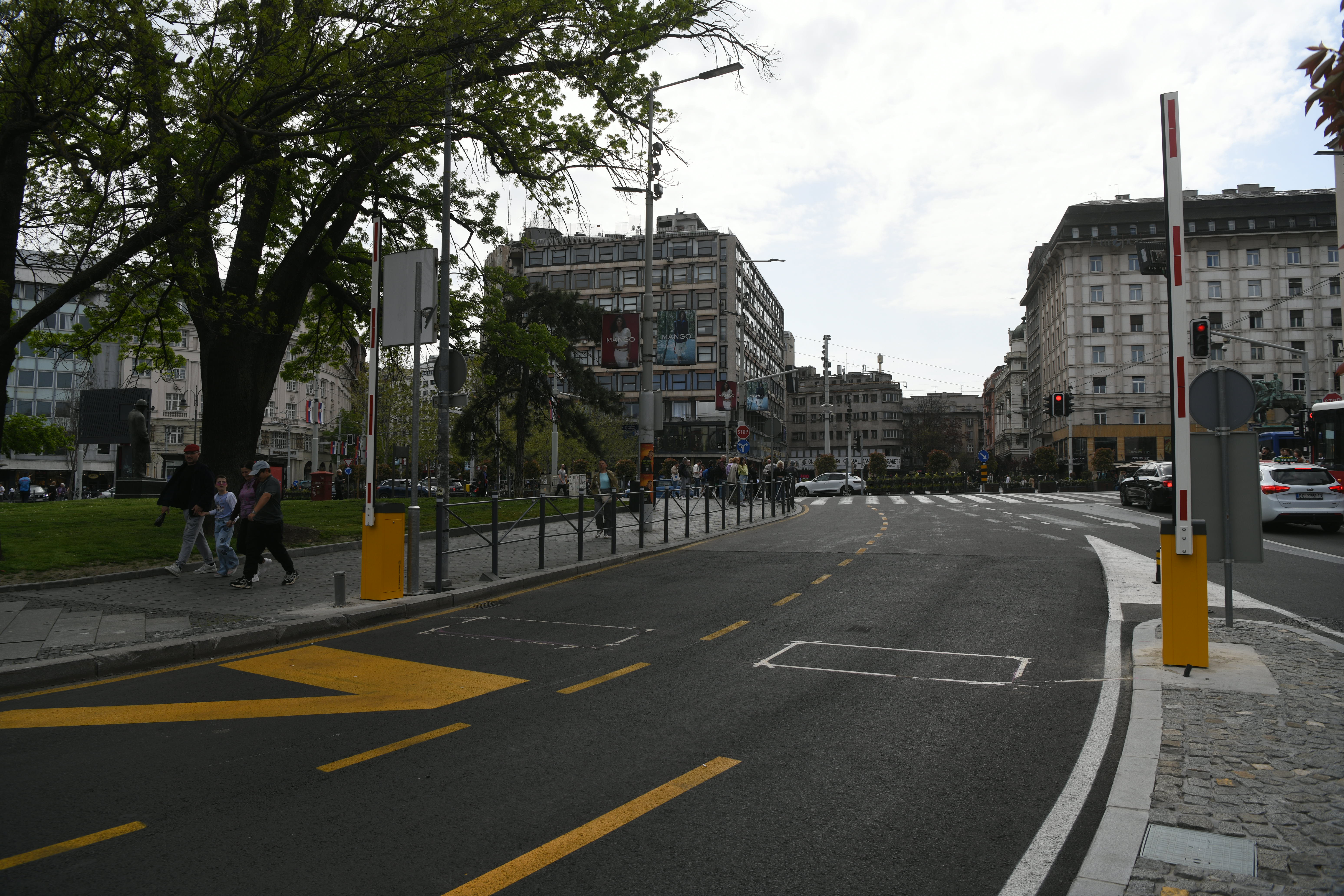 Beograd 15.04.2026. Rampa, staklenac, trg republike, rampa kod staklenca za autobuse