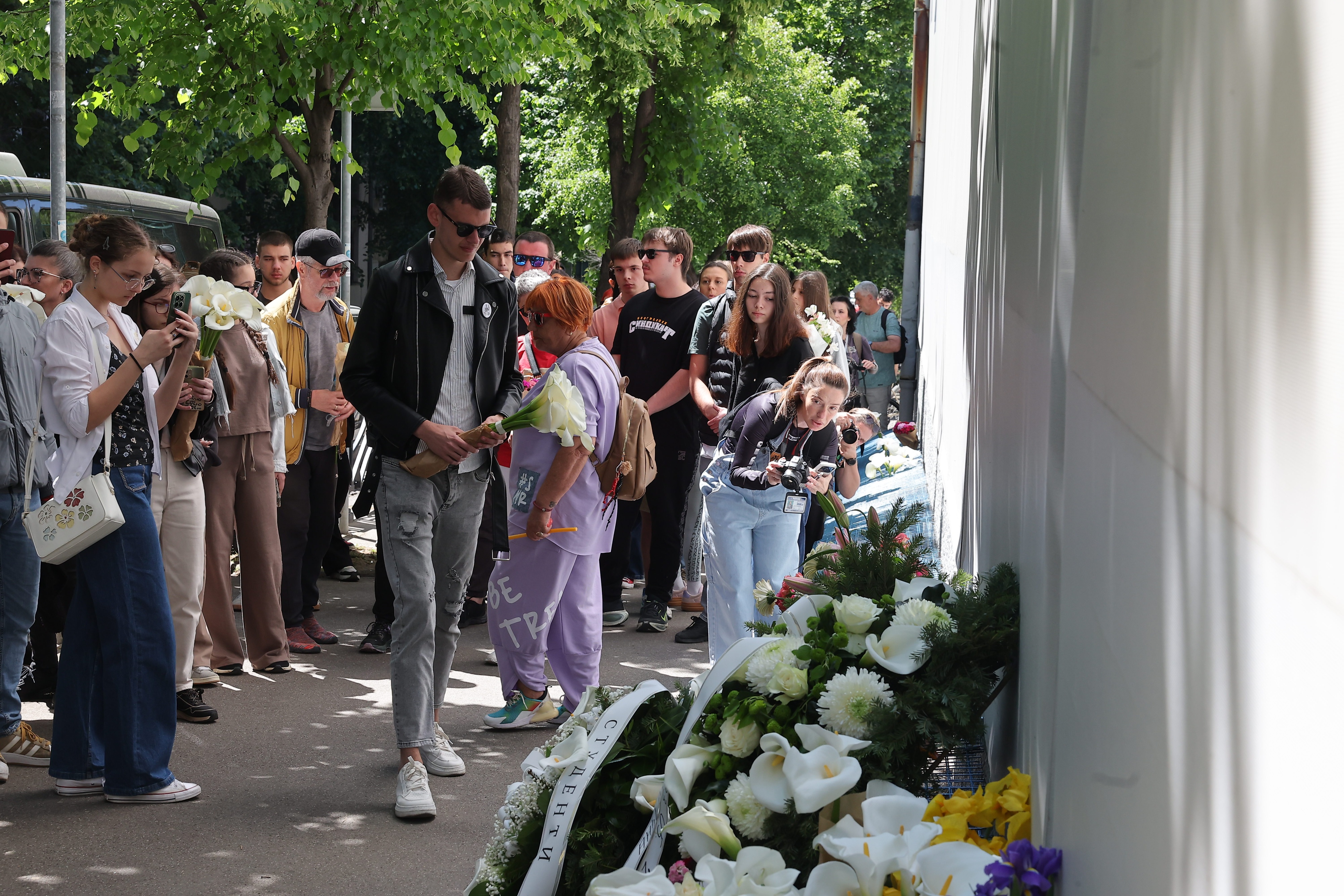 Studenti u blokadi Pravnog fakulteta Univerziteta u Beogradu ispred OŠ Vladislav Ribnikar 030526 Foto Goran Srdanov (11).jpg