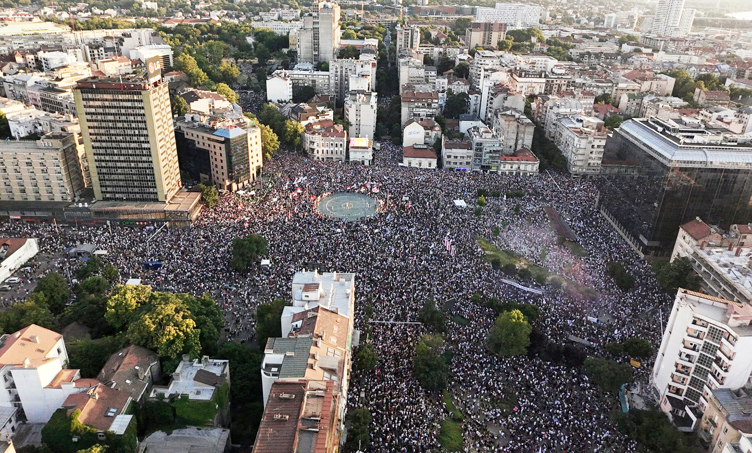 Beograd 28.06.2025. Dron. Veliki studentski protest Vidimo se na Vidovdan, Trg Slavija Foto: Amir Hamzagić/Nova.rs