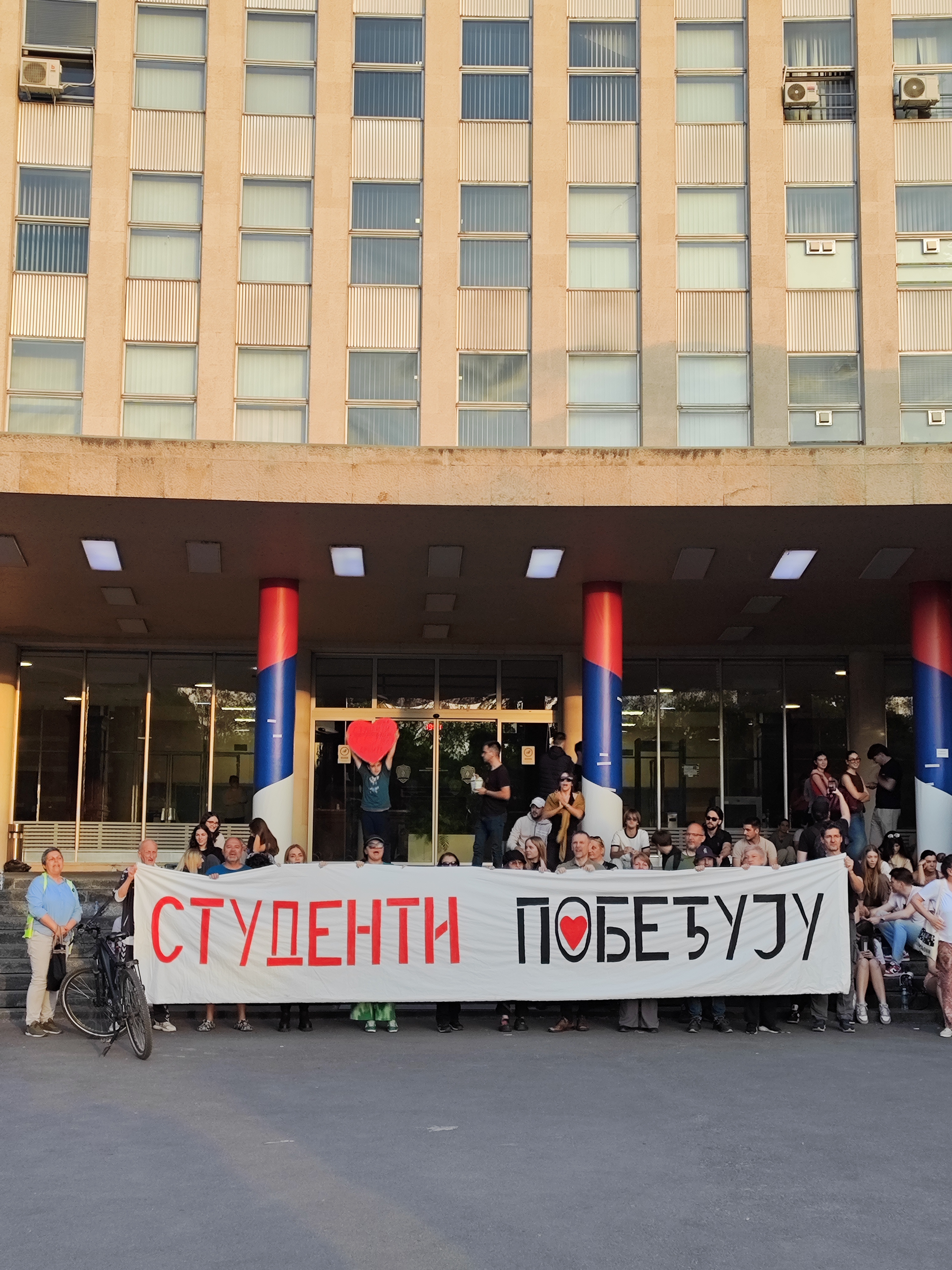 Beograd 06.05.2026. Palata Srbija, studenti, građani, skup podrške uhapšenim studentima, hapšenje, studenti AGRIF, Studenti pobeđuju, transparent Foto: Goran Srdanov/Nova.rs