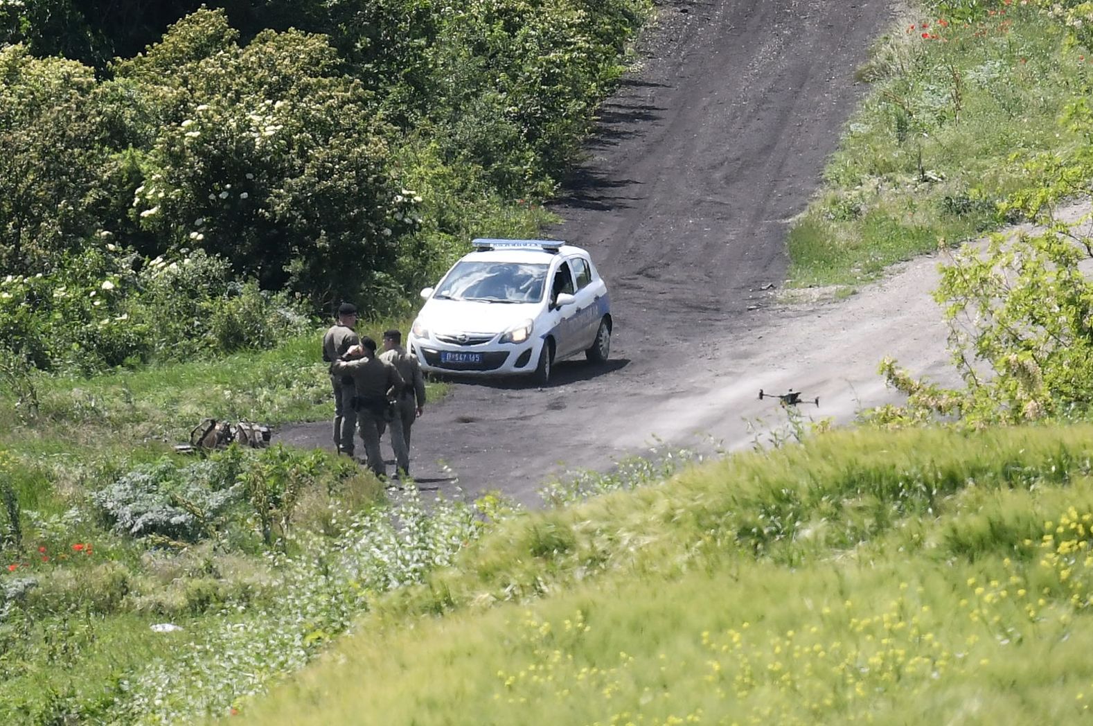 Jarkovac, 18.05.2026. policijska pretraga terena kod Jarkovačkog jezera, potraga za telom ubijenog Aleksandra Nešovića Baje
