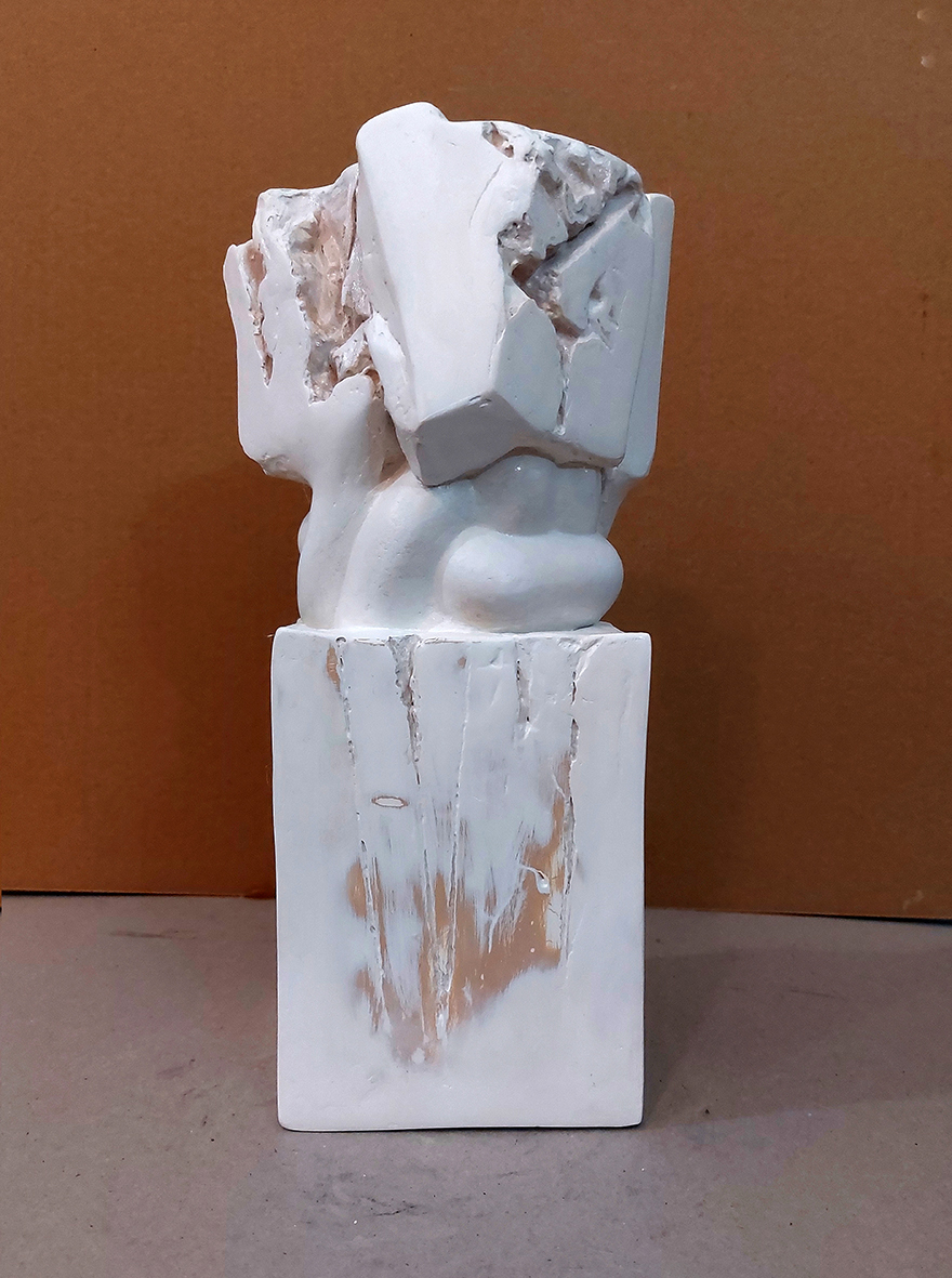 Prapočetak X - kombinovana tehnika, 30 x 11 x 11 cm, 2025.jpg